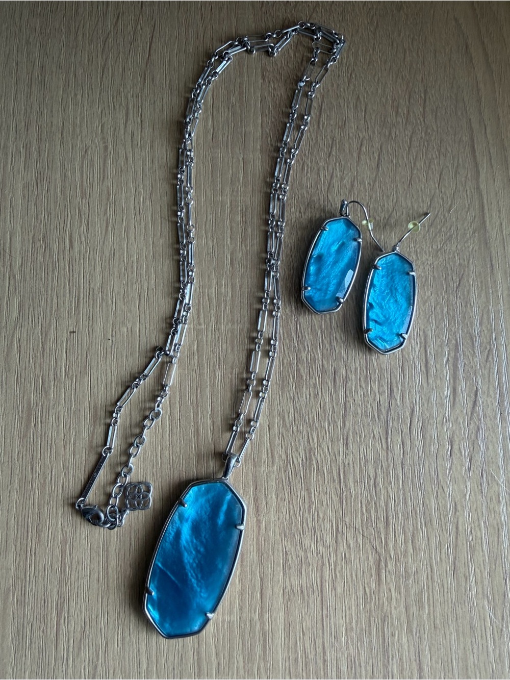 Kendra Scott Blue Iridescent Elle Pendant Necklace with Matching Earrings